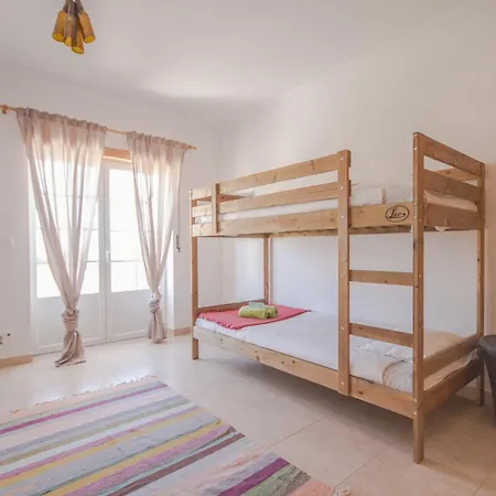 Auberge de jeunesse House *